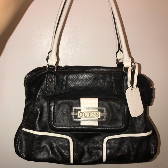 Guess purse! - Picture 2 of 2